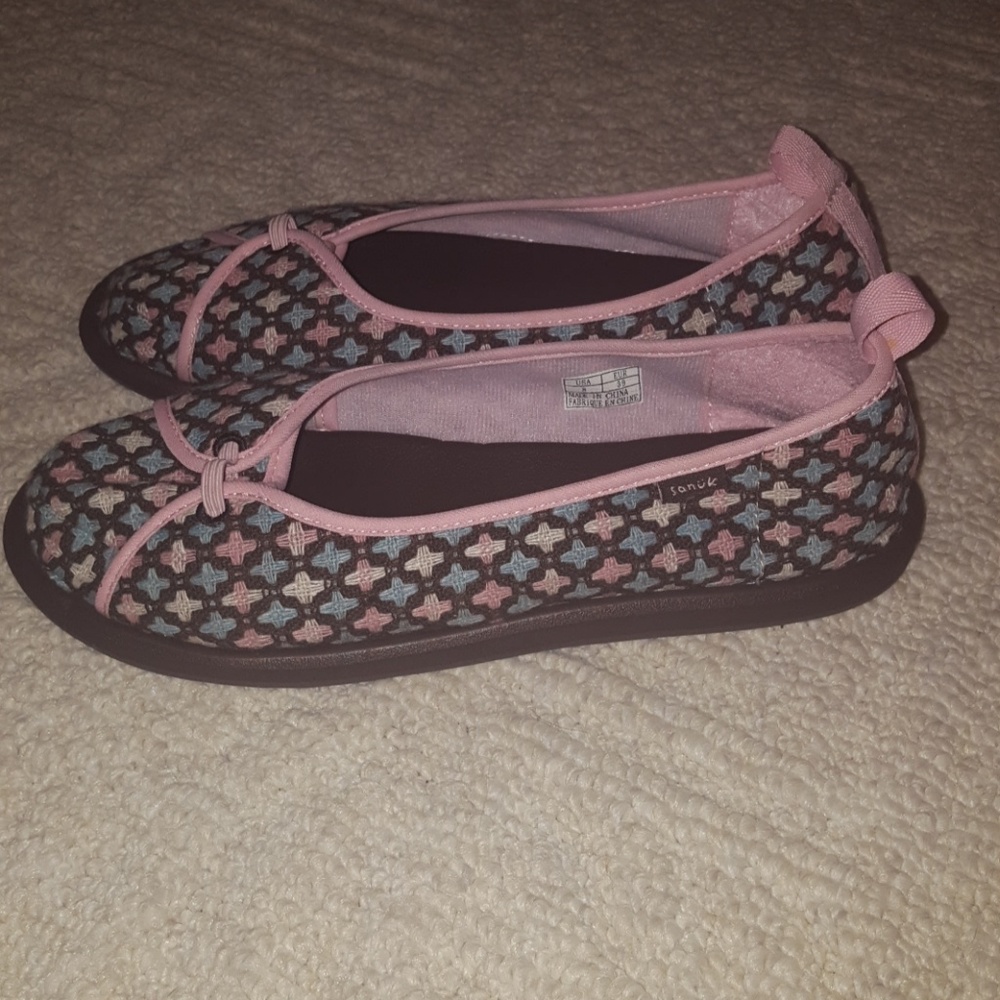 Sanuk shoes